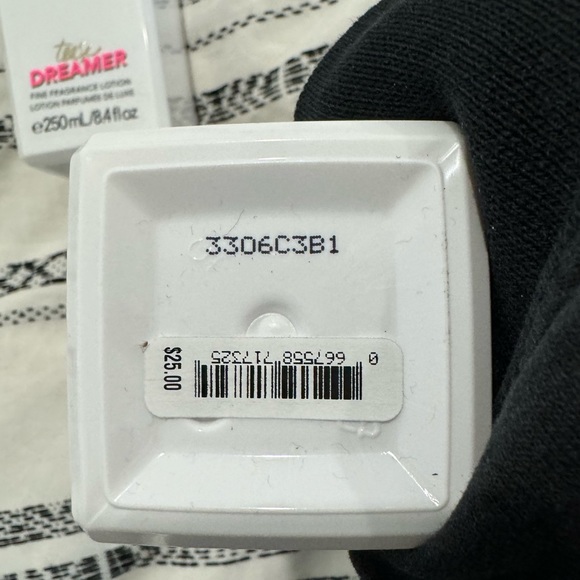 Victoria Secret- Tease Dreamer lotion - Picture 2 of 2